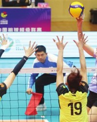 天津女排年轻选手持续“练级”中|天津队|娜塔莉亚|二传|副攻|李响_新浪体育_新浪新闻