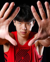 爱游戏-队记：不敢说杨瀚森能到约基奇的水平 但他对空间的感知确实很好