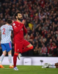 爱游戏体育-2场双红会“掌掴”死敌！萨拉赫续约，曼联必须抬一手