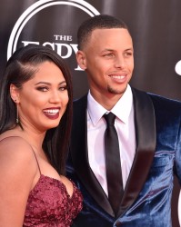 爱游戏-库嫂曾以为库里会当高中教练 夸梅：年薪最高12万美元 你会爱吗？